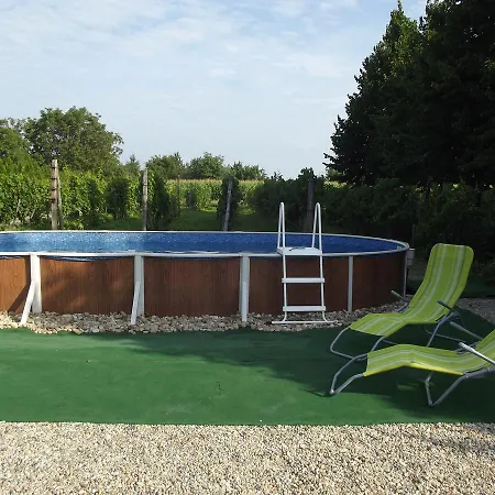 Bed & Breakfast Atkari Vendeghaz