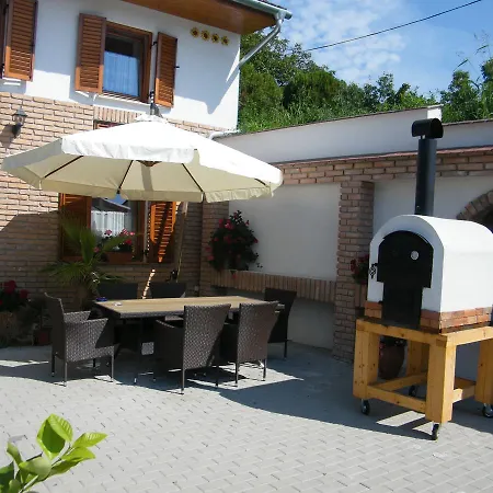 Atkári