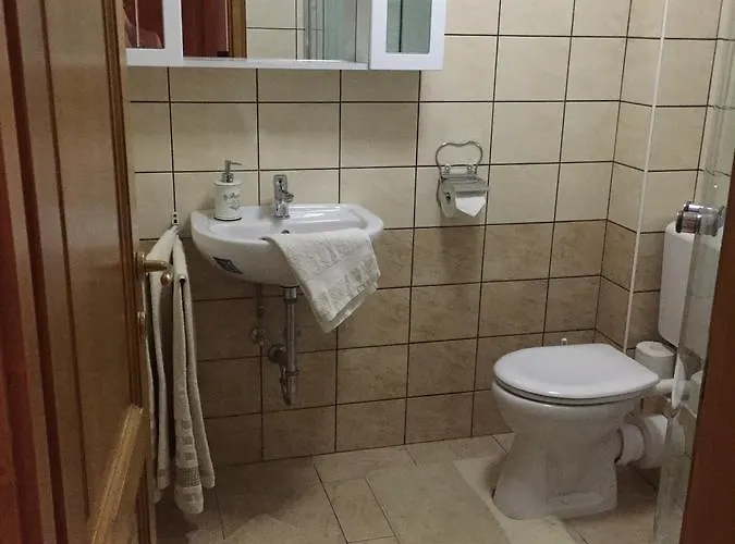 Atkari Vendeghaz לינה וארוחת בוקר 3*